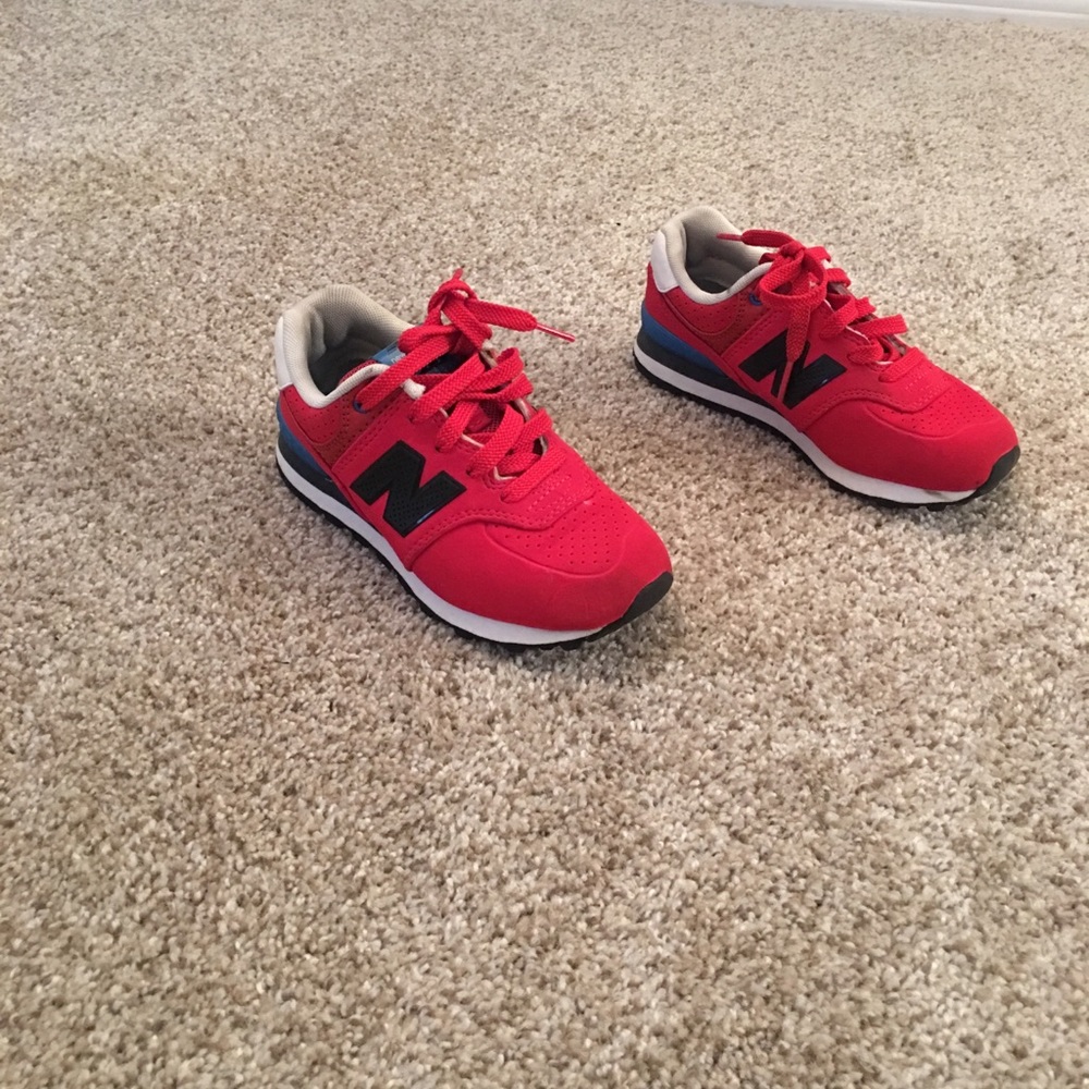 Tennis shoes